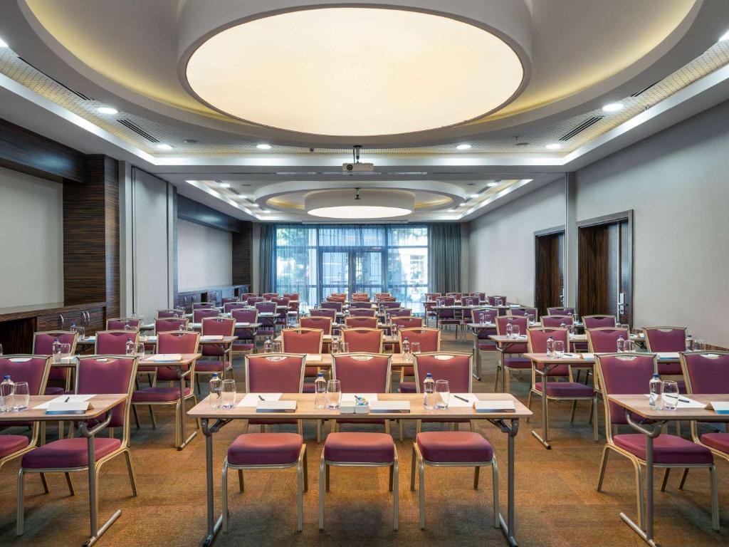 Área de negócios e/ou sala de conferências em Novotel Kayseri