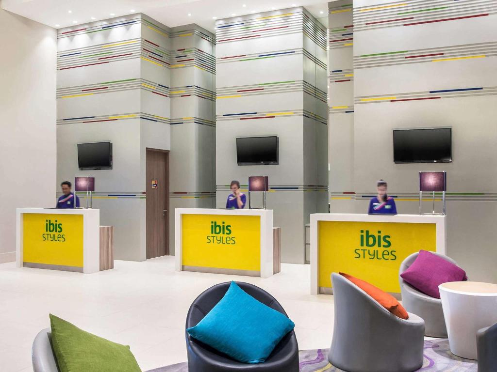 TV a/nebo společenská místnost v ubytování Ibis Styles Jakarta Mangga Dua Square
