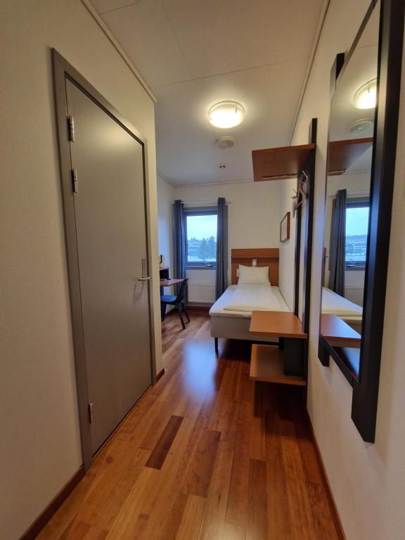 Postel nebo postele na pokoji v ubytování Bjugn Hotell