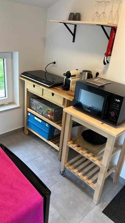 Kuchyň nebo kuchyňský kout v ubytování Sy ça me chante Tinyhouse