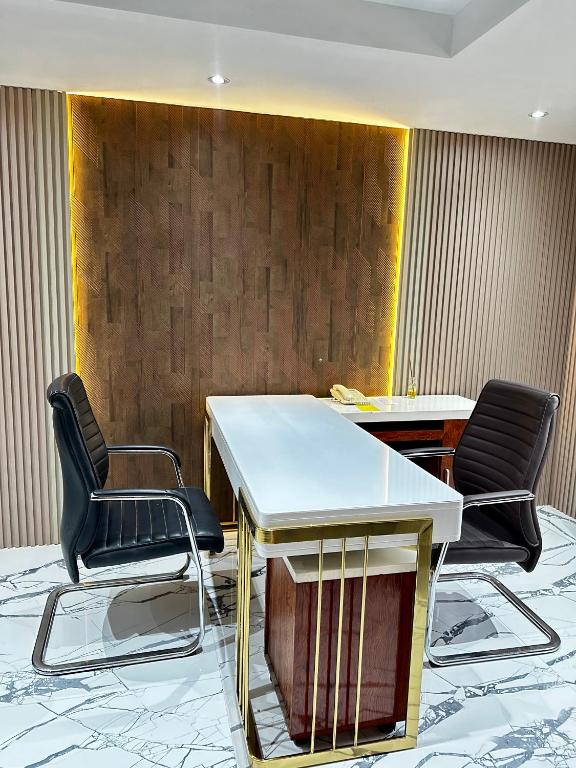 Posezení v ubytování Golden Tulip Hotel Port Harcourt -GTPH