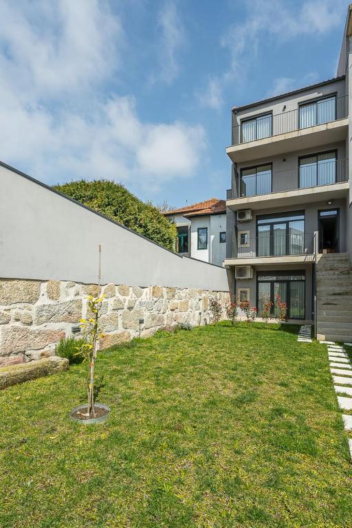a large building with a yard in front of it at GuestReady – The Mythic Apartments in Porto