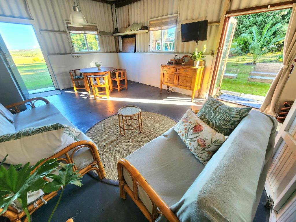 Χώρος καθιστικού στο Blue Horizon Shed