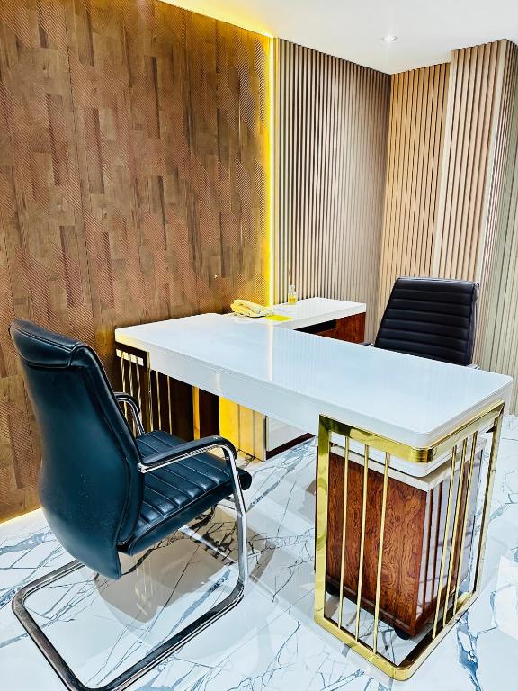 Posezení v ubytování Golden Tulip Hotel Port Harcourt -GTPH