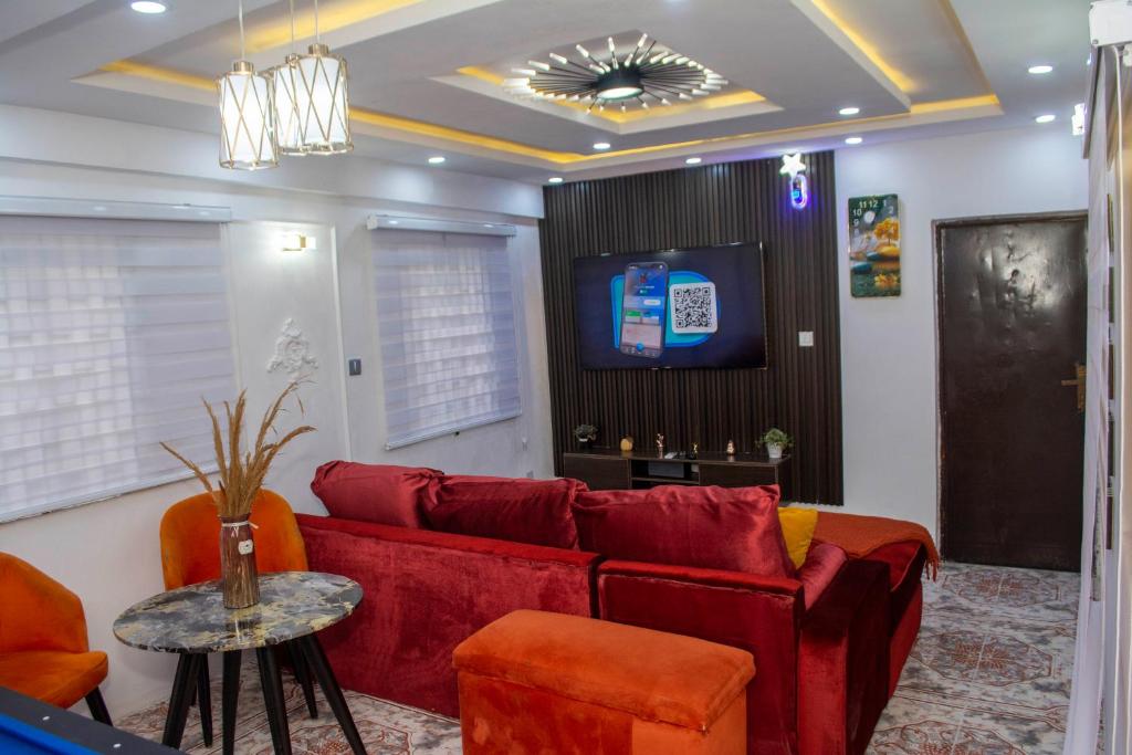 Posezení v ubytování Tasteful Ikeja 2bed rooms luxury Apartment On Allen Aveneue ,Ogundana ,3Min to the Airport ,24hours Power