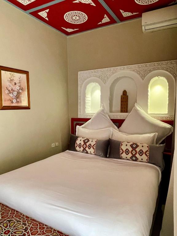 Postel nebo postele na pokoji v ubytování Riad La Calèche & SPA