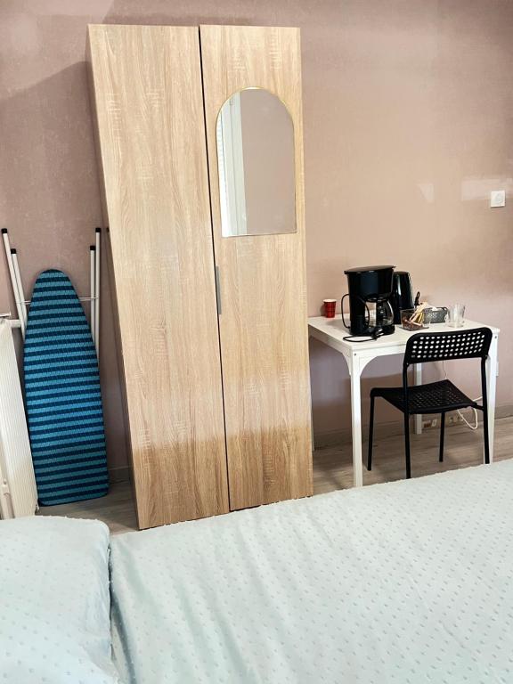 Postel nebo postele na pokoji v ubytování Chambre Privée au Cœur de Ville Toulouse