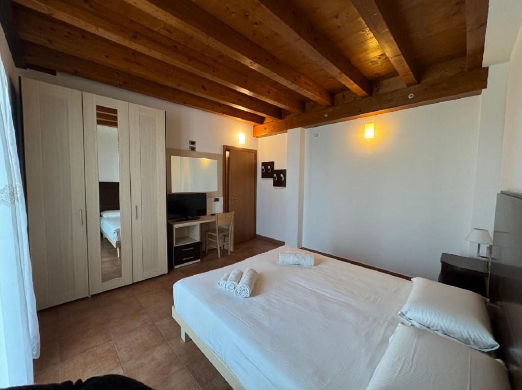 Kairos Garda Hotel - Camera Quintupla Dependance A