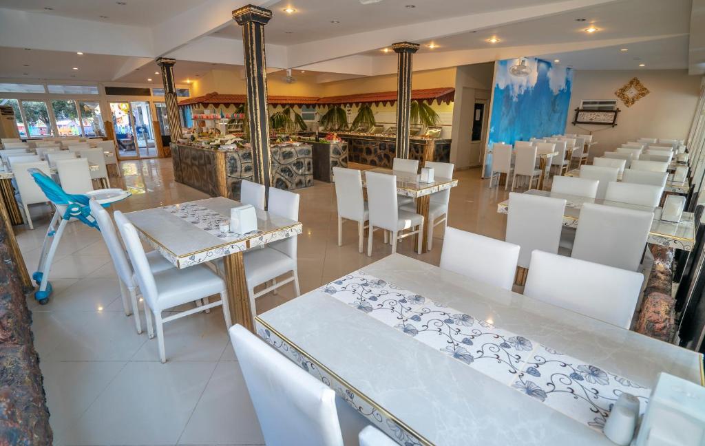 Restaurace v ubytování Aperion Beach Hotel Side