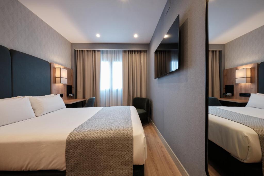 Catalonia La Maquinista - Resim 45