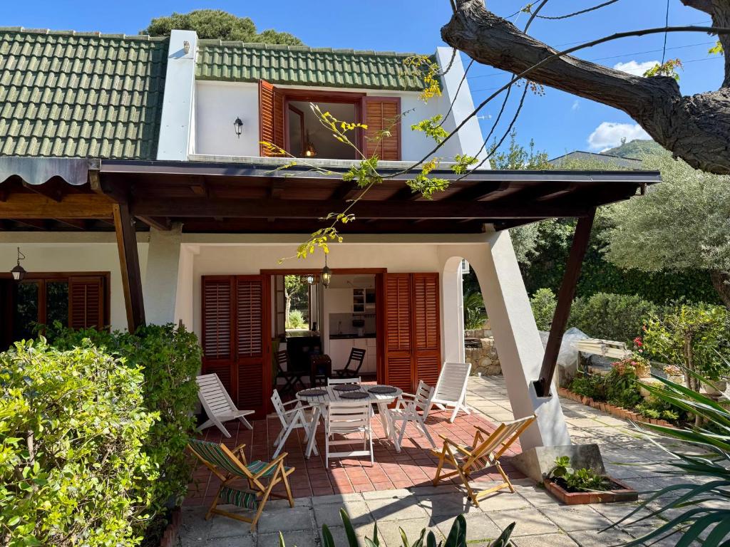 Το κτήριο όπου στεγάζεται  η παραθεριστική κατοικία