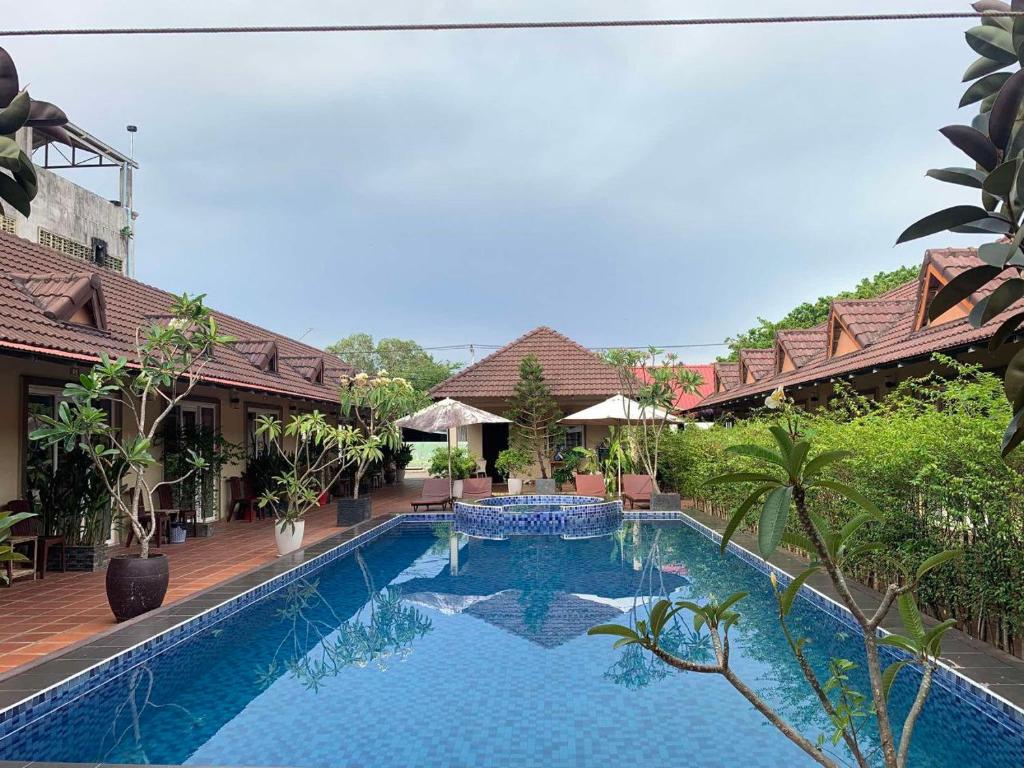 Bazén v ubytování Hello Kampot Resort nebo v jeho okolí