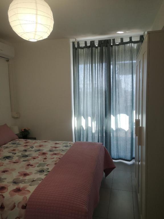 A bed or beds in a room at La terrazza sul mare