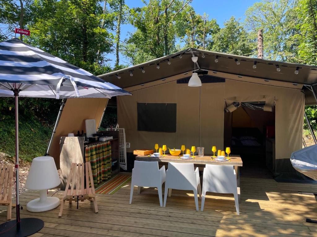 Patio nebo venkovní prostory v ubytování Lodge Holidays - Camping Gajole
