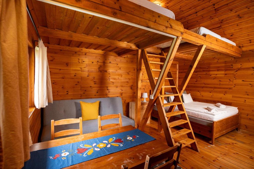 Postel nebo postele na pokoji v ubytování Szilvásvárad Camping & Apartman