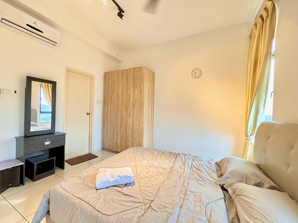 Postel nebo postele na pokoji v ubytování D'Summit Suite by Luxecocoo CK Kempas Setia Tropika