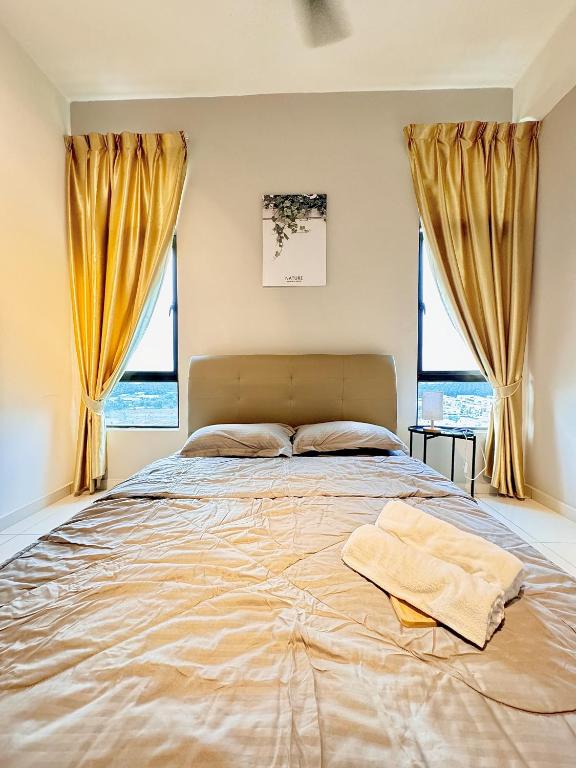 Postel nebo postele na pokoji v ubytování D'Summit Suite by Luxecocoo CK Kempas Setia Tropika