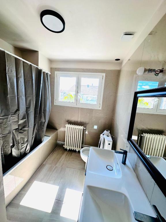 Postel nebo postele na pokoji v ubytování Chambre Privée au Cœur de Ville Toulouse
