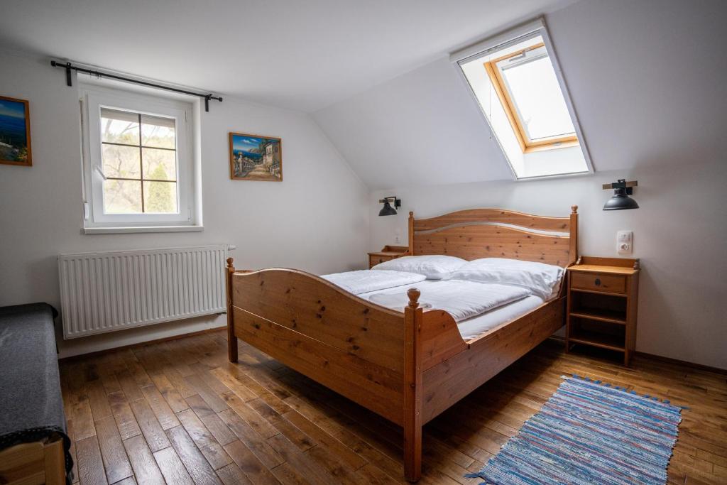 Postel nebo postele na pokoji v ubytování Szilvásvárad Camping & Apartman