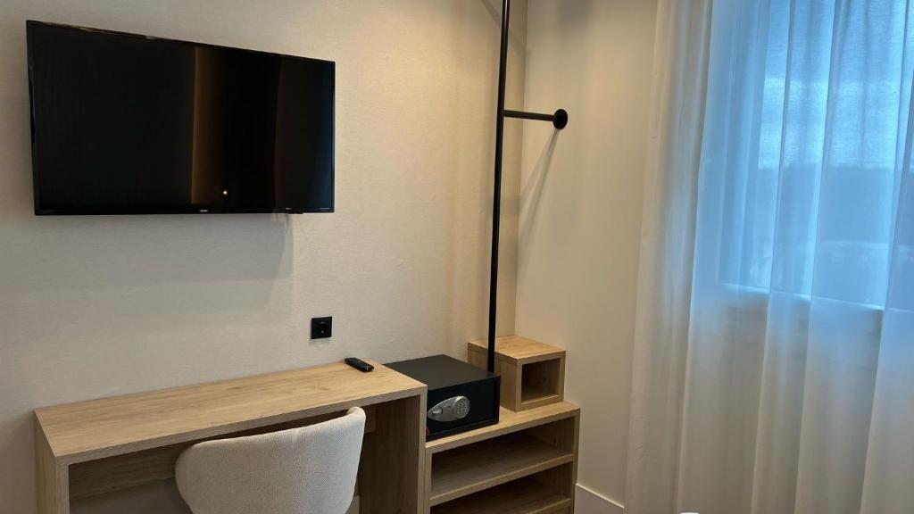 TV a/nebo společenská místnost v ubytování Hotel MLC San Sebastian