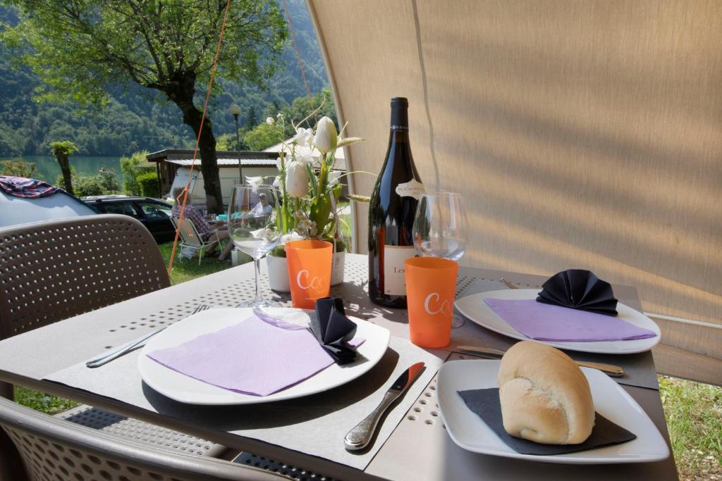 Jídlo v luxury tent nebo okolí