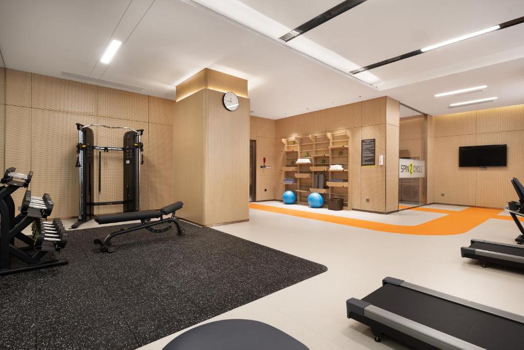 Fitness centrum a/nebo fitness zařízení v ubytování Home2 Suite by Hilton Fuyang Taihe