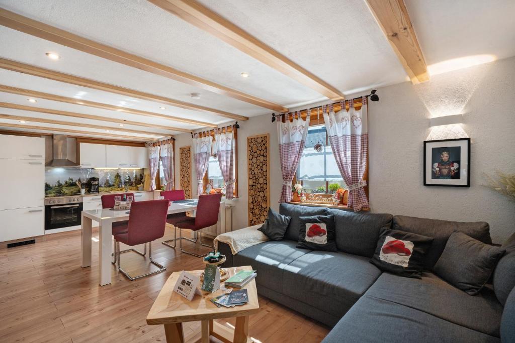Ruang duduk di Ferienwohnung Steinbühlschlössle