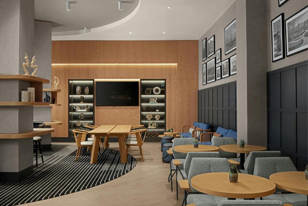 لابی و فضای عمومی Four Points by Sheraton Istanbul Pendik - تصویر ۵