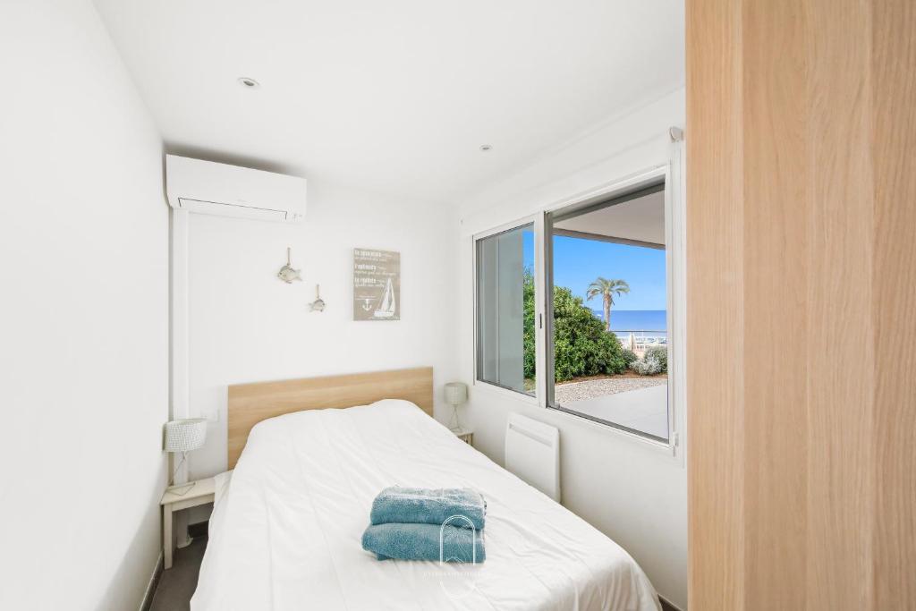 Postel nebo postele na pokoji v ubytování Villa Antoine Appartement RDJ Vue mer CLiM Wifi parking plage 50m La Garonne
