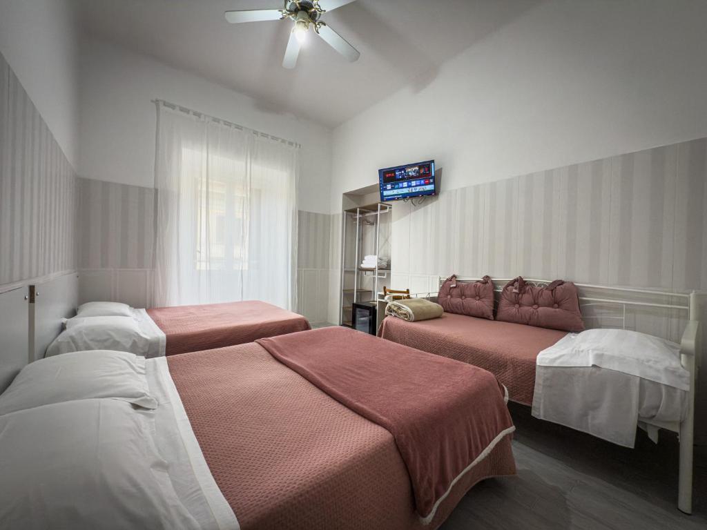Postel nebo postele na pokoji v ubytování Hotel Giada Roma