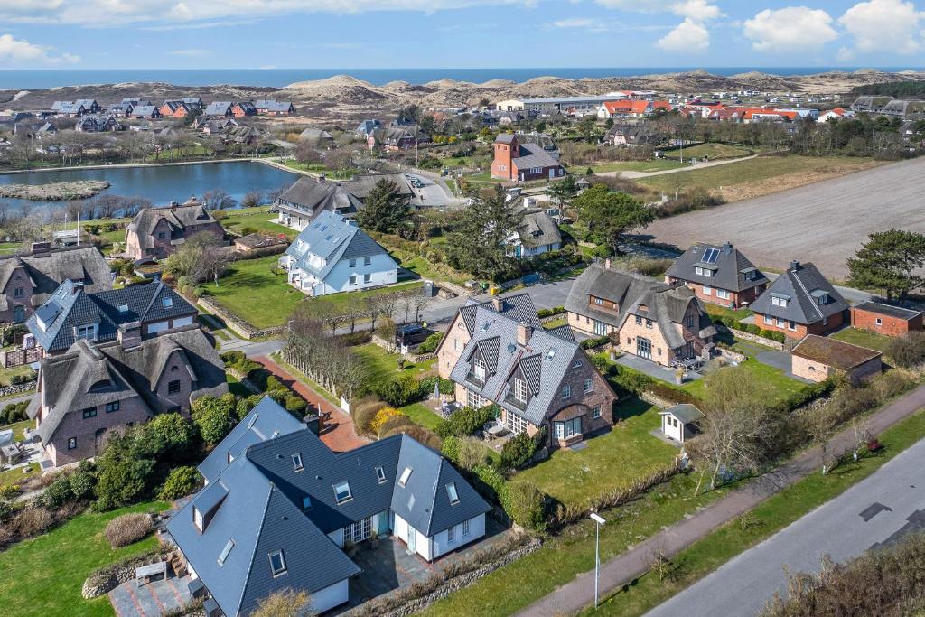 Landhaus Tannic في فينينغستيدت: اطلالة جوية على حي سكني فيه بيوت