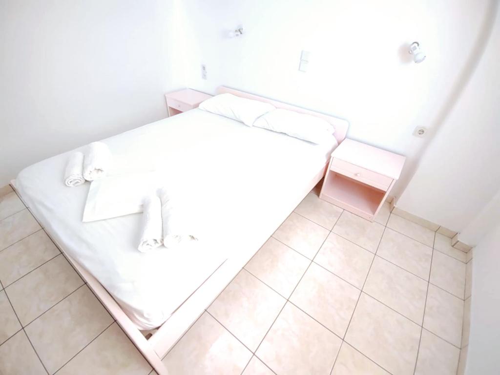 Postel nebo postele na pokoji v ubytování Captain Michalis Apartments - 750m from Kalamaki Beach