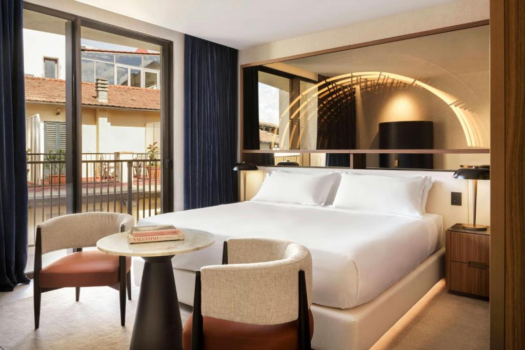 
Deluxe King Room with Balcony
