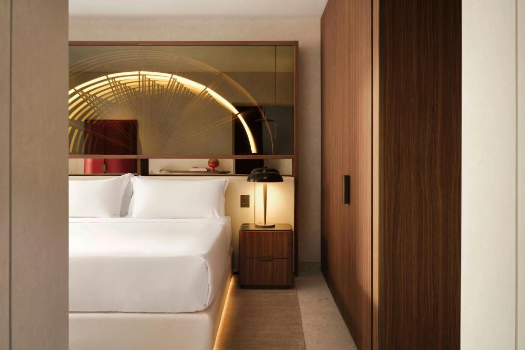 
Deluxe Junior King Suite
