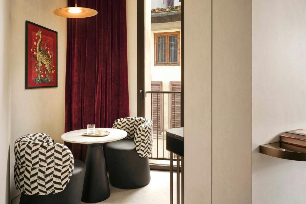 W Florence - Resim 15