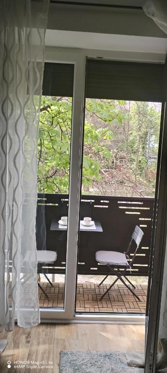Rõdu või terrass majutusasutuses Apartman Park