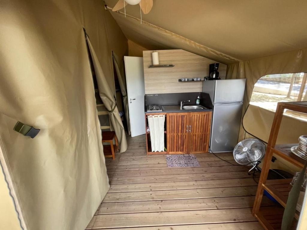Camping la escalada - Huisje Met Uitzicht Op De Tuin