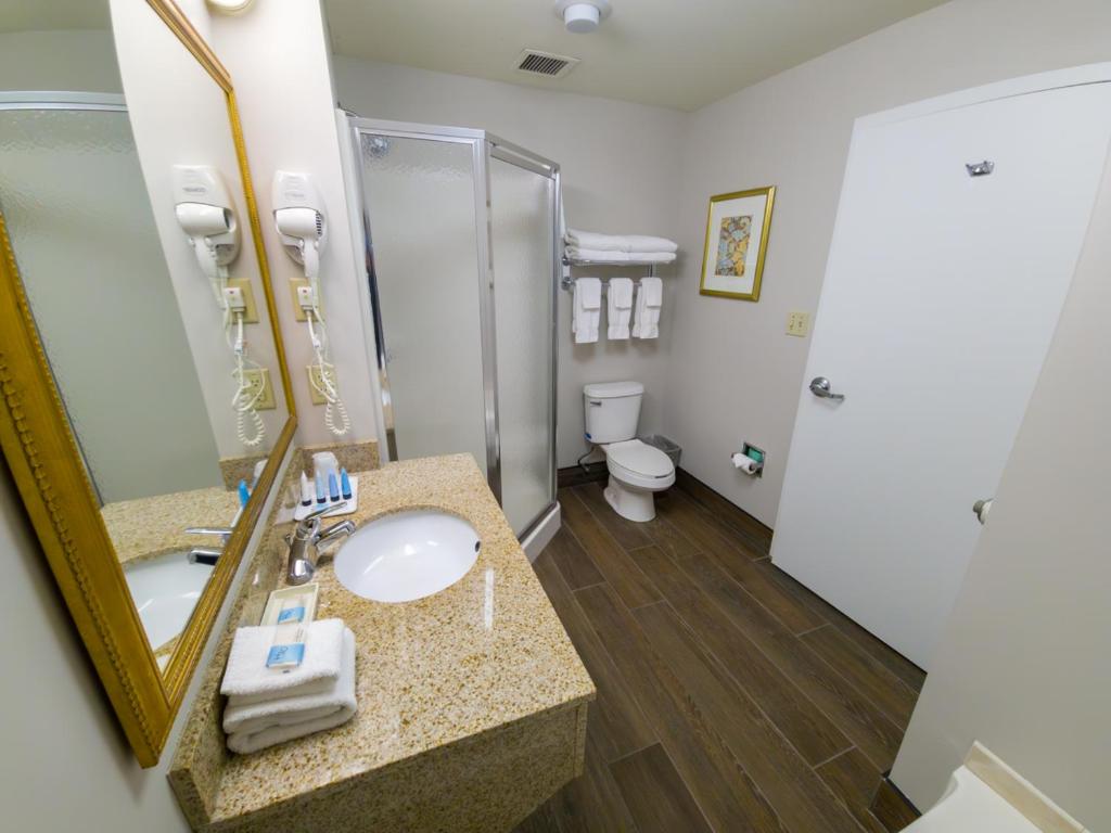 Fort William Henry Hotel - 