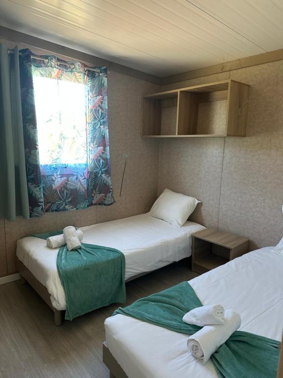 Postel nebo postele na pokoji v ubytování les chalets de la Residence A Santa Trinita