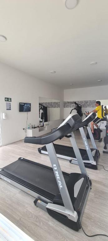 Fitness centrum a/nebo fitness zařízení v ubytování Vida Mar 14 andar com vista incrível do por do sol