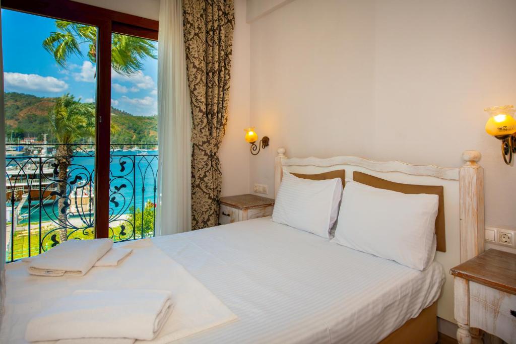 Postel nebo postele na pokoji v ubytování Cennet Life Hotel