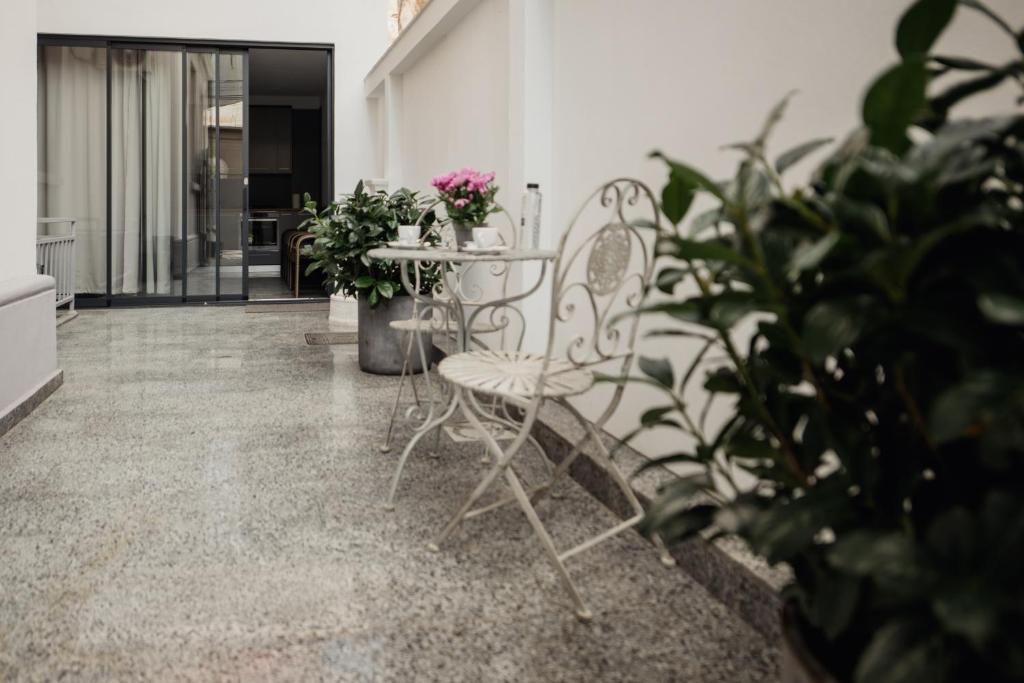 Balkón nebo terasa v ubytování Aristide House