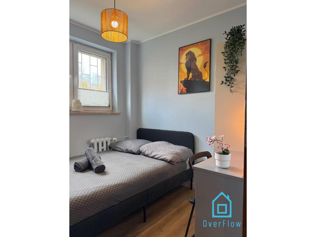 Postel nebo postele na pokoji v ubytování Lion King Room 10 Min to Old Town Gdańsk,PKP & Shopping Mall