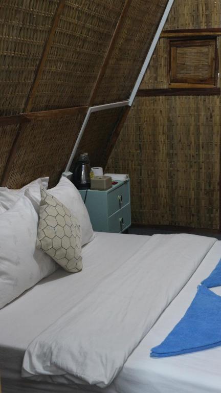Postel nebo postele na pokoji v ubytování Europe Enchanted Bungalow Koh Rong