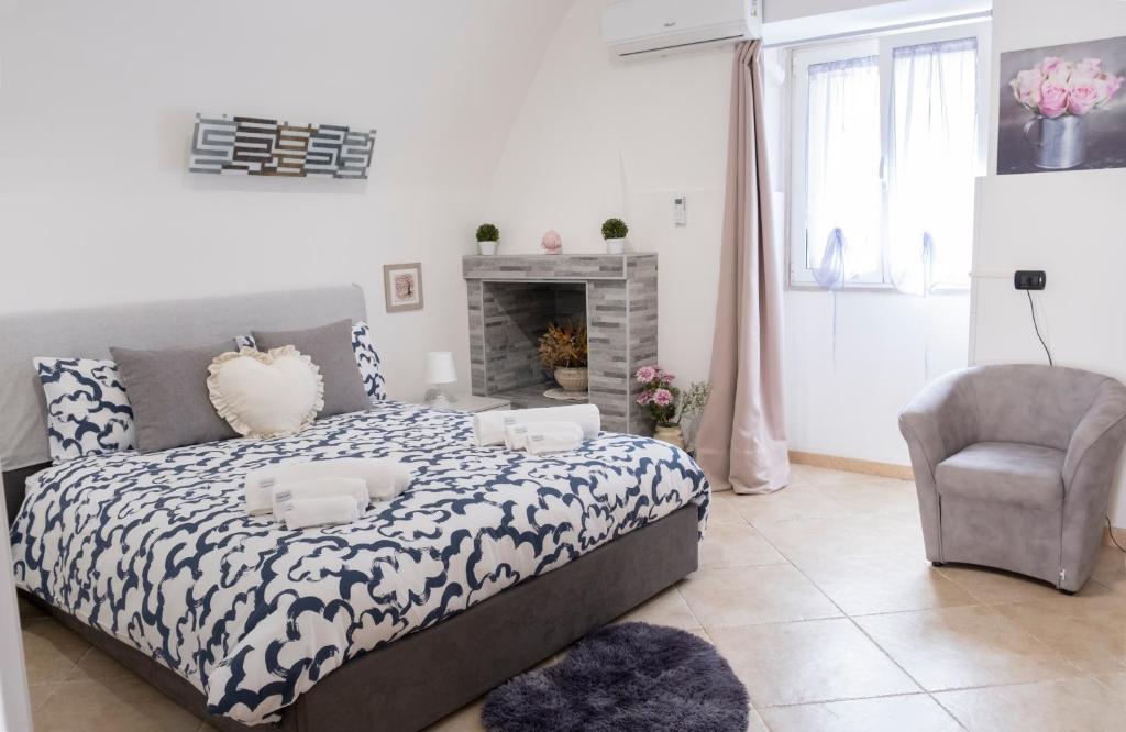 A bed or beds in a room at Elly’s House