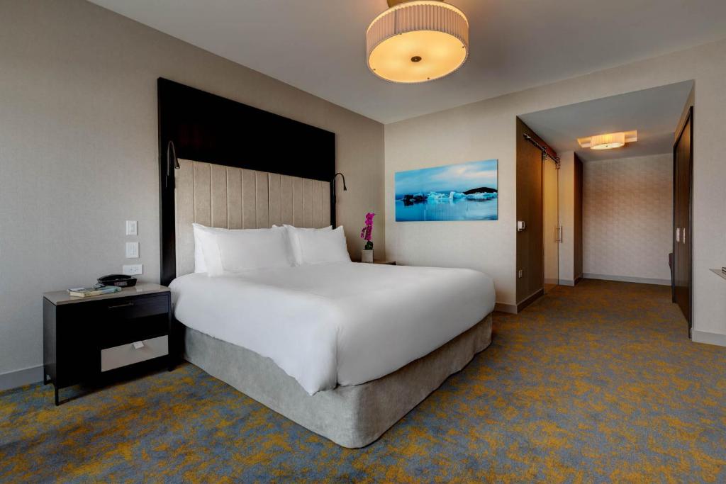 Hotel X Toronto, a Destination by Hyatt Hotel - Camera King