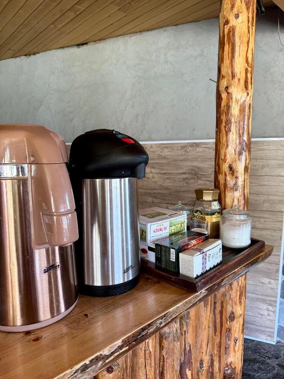 Příslušenství pro přípravu čaje a kávy v ubytování Guesthouse Lasharai