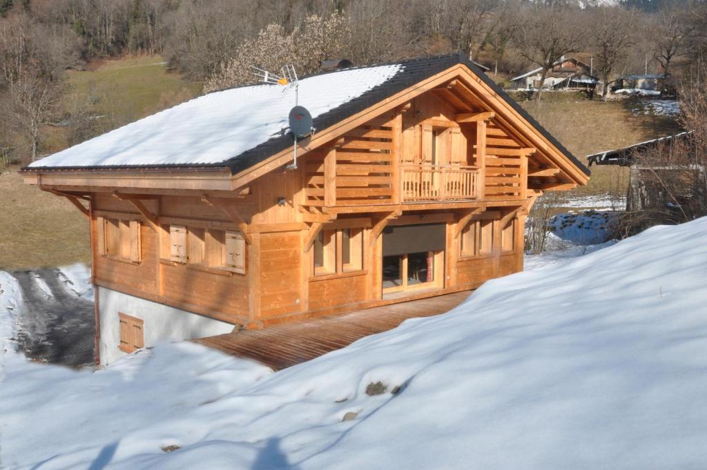 a log cabin in the snow at Chalet Le Villard Samoens in Samoëns