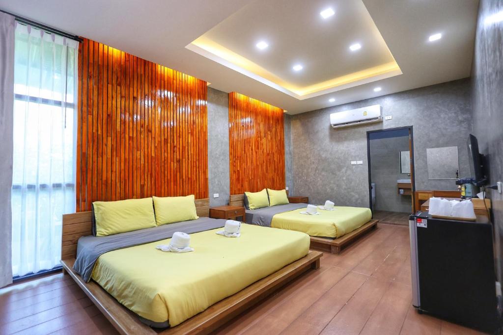 Postel nebo postele na pokoji v ubytování สกายโฮม วัดเจดีย์ไอ้ไข่ Resort & Restaurant
