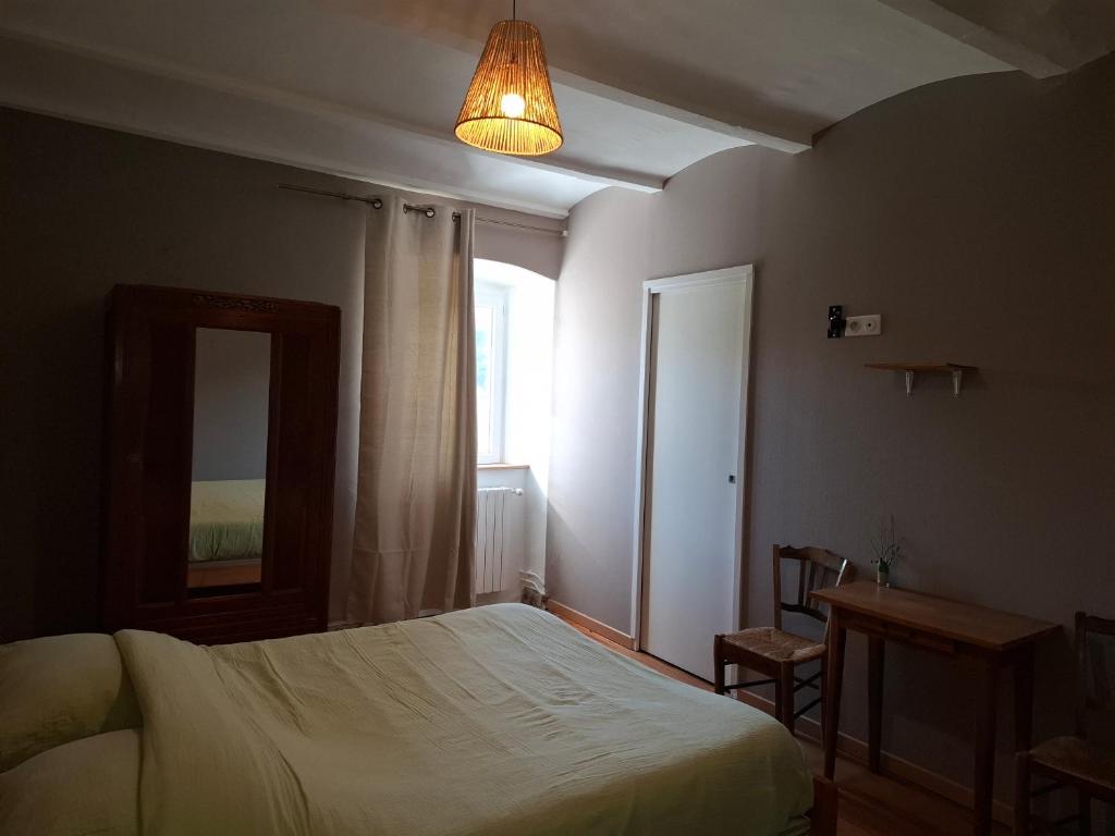 Postel nebo postele na pokoji v ubytování Auberge Arthéa